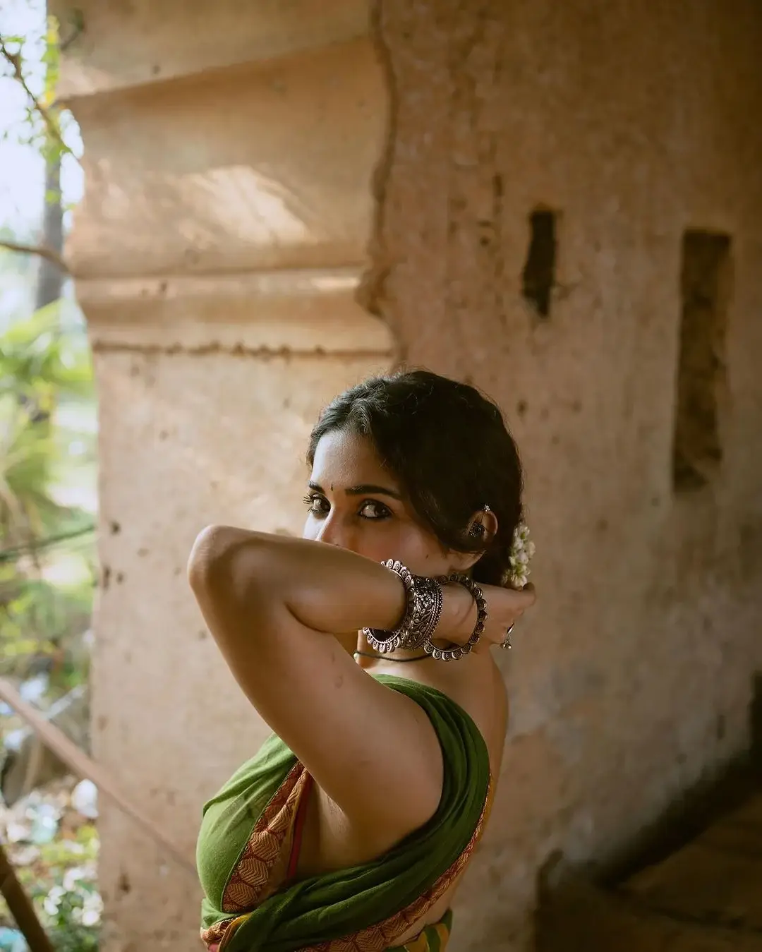 Ruhani Sharma Green Saree Backless Photos With Village Girl Look